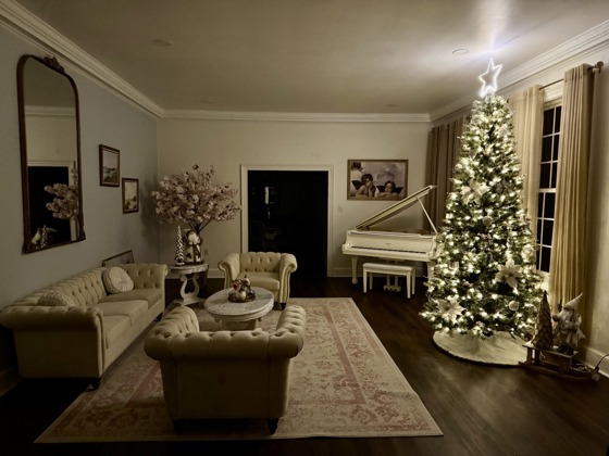 Why the Holidays Are the Perfect Time to Tour and Book Your Wedding Venue